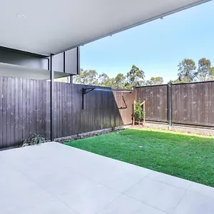 cheerful-3-bedroom-townhouse-with-parking-gold-coast.queenslandhotels.net/